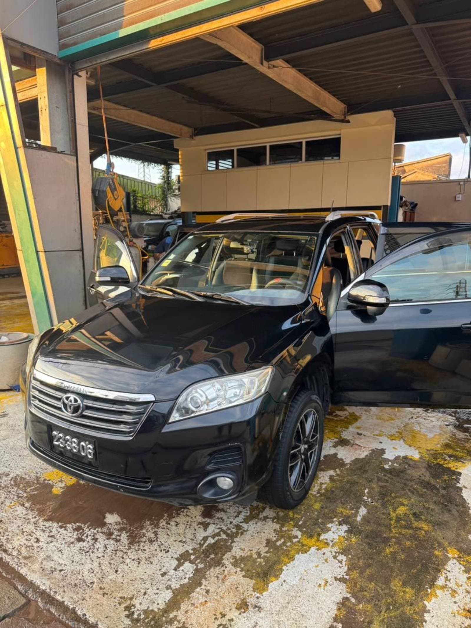 Toyota Vanguard for rent