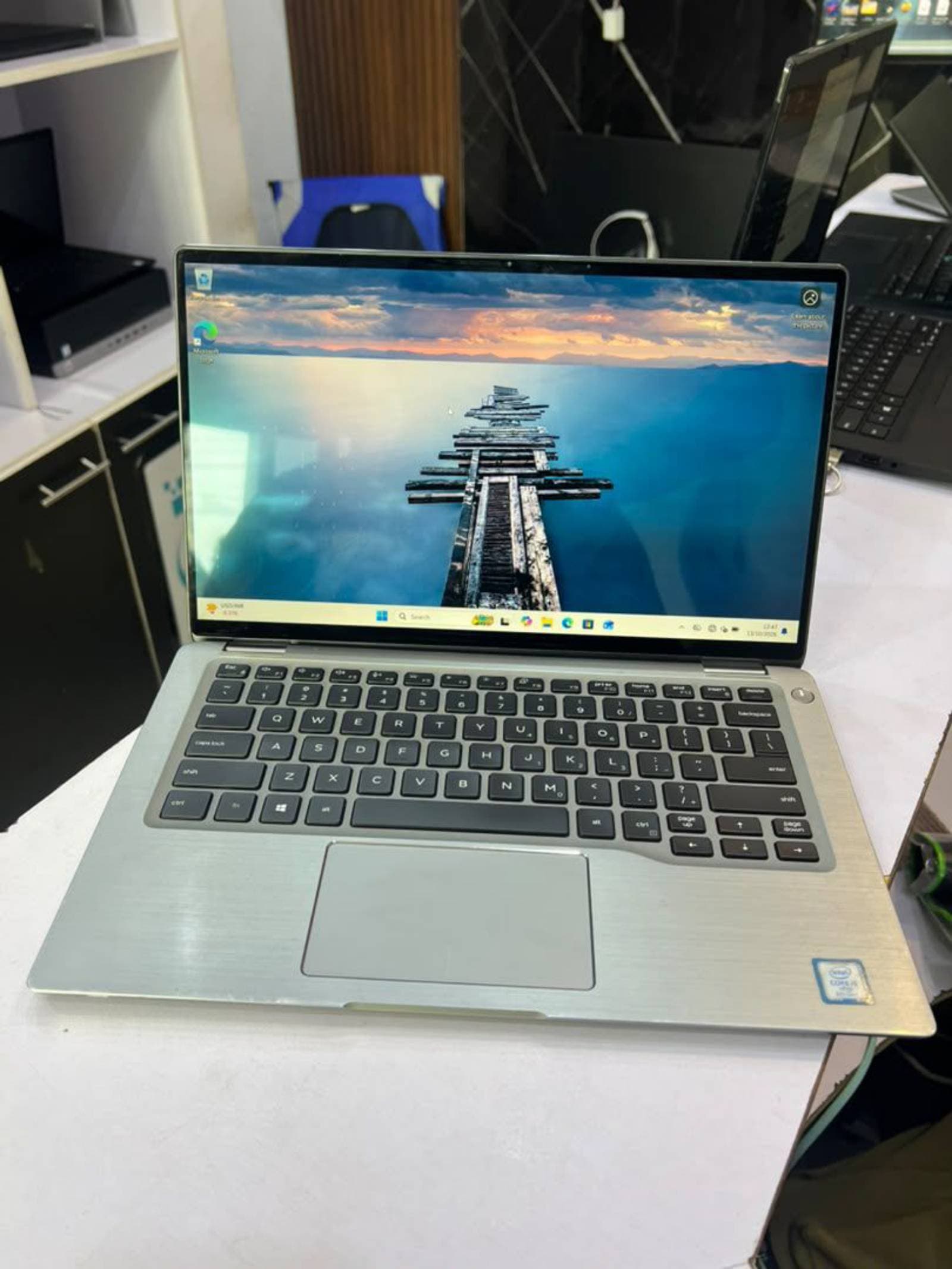 Dell Latitude 7400 x360* 𝐔𝐥𝐭𝐫𝐚 𝐒𝐥𝐢𝐦, 𝐩𝐮𝐢𝐬𝐬𝐚𝐧𝐭 𝐂𝐨𝐫𝐞 i5 *8ieme Gen