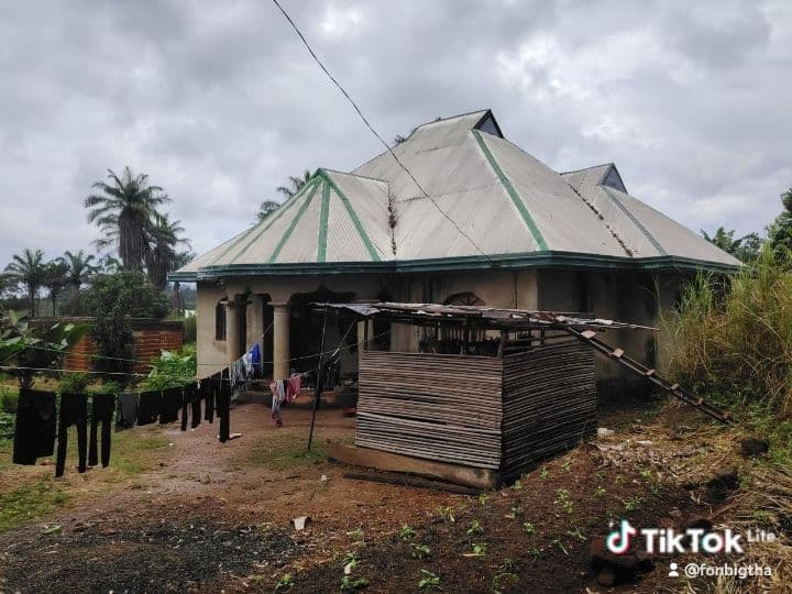 An uncompleted house for sale at Ntambeng in Mankon Bamenda