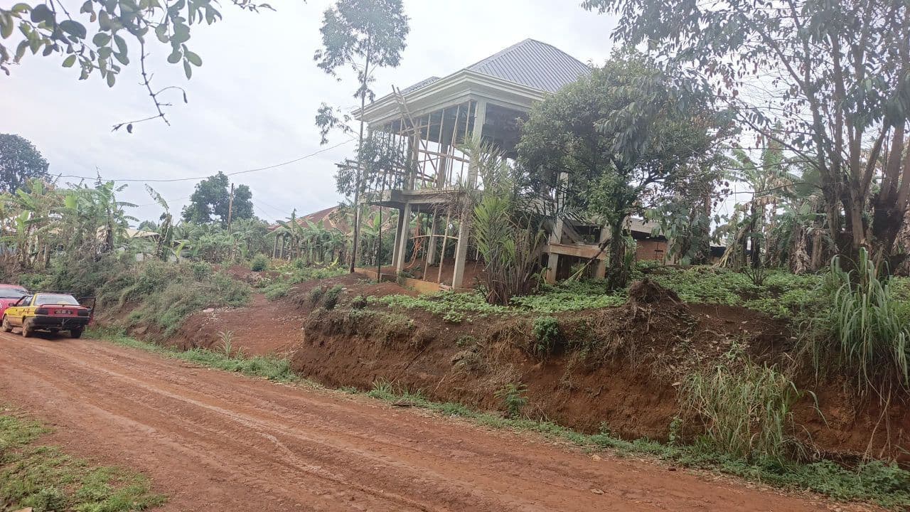 House at Upstation sitting on a 750m² surfaces area at a very strategic location (Opposite the statium)