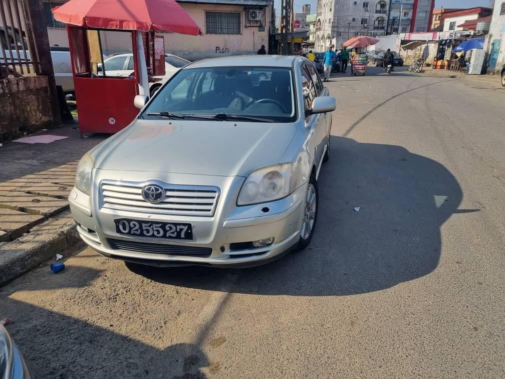 Toyota Avensis sedan