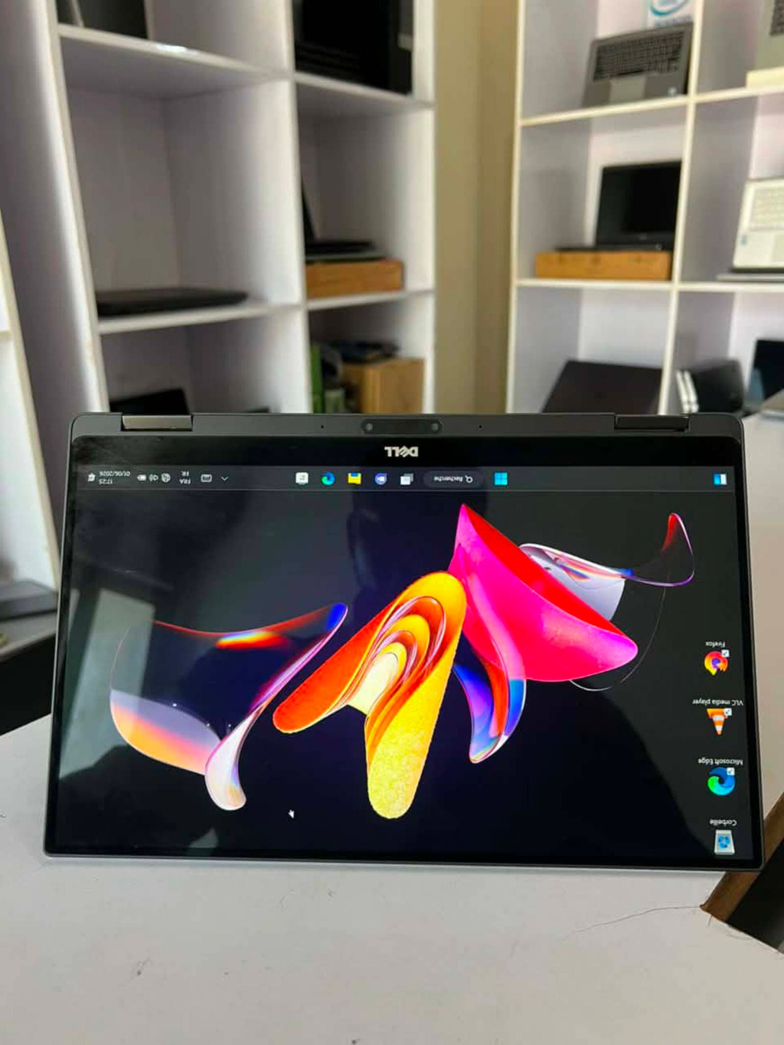 *DELL XPS 13 9365🔥*
👉Intel core i7 7th gen