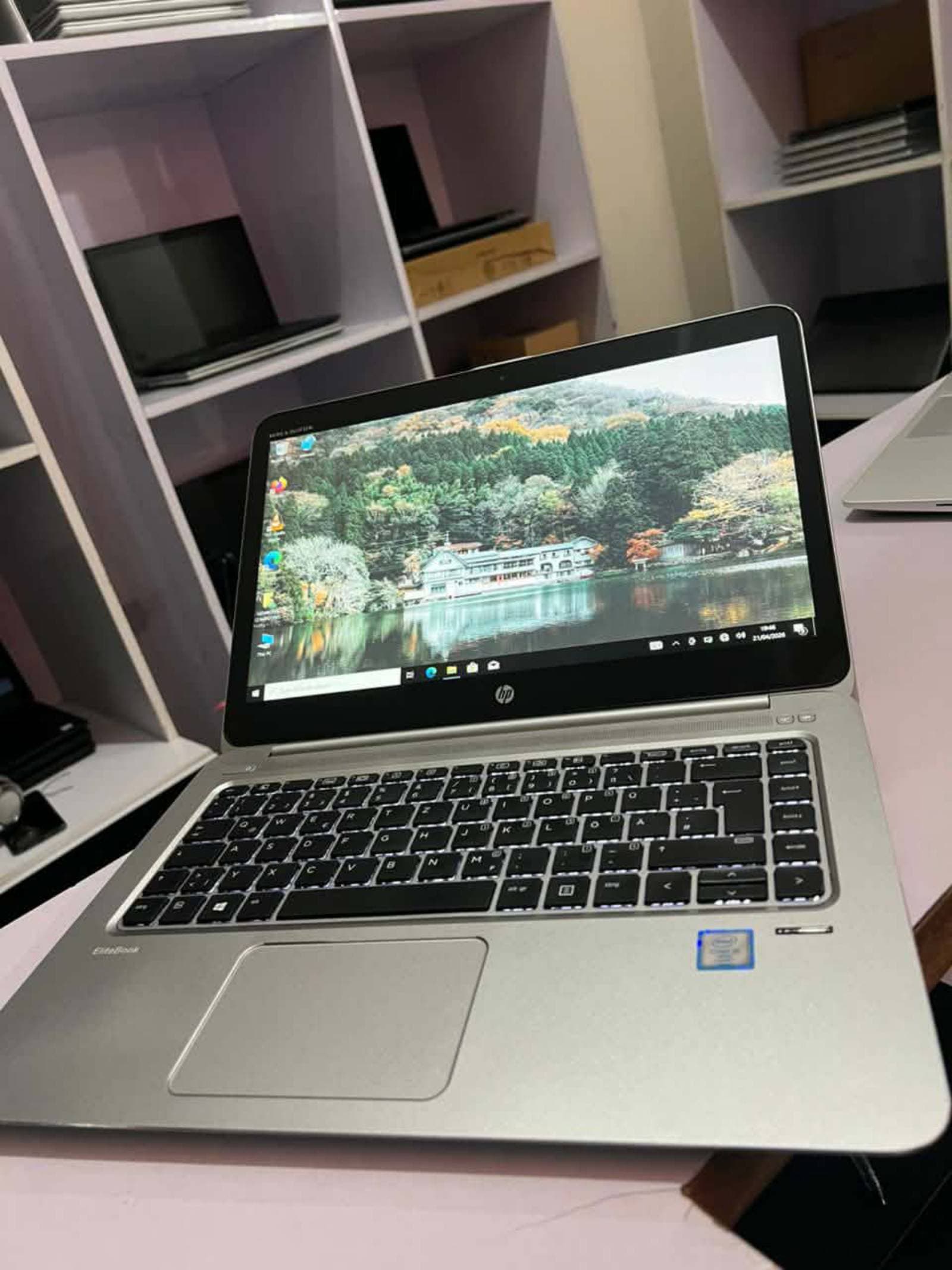 *HP ELITEBOOK FOLIO 1040 G3- CORE I7😎🔥*
🔥 🔶6th generation
🔥🔶Intel core i7 2.81GHz