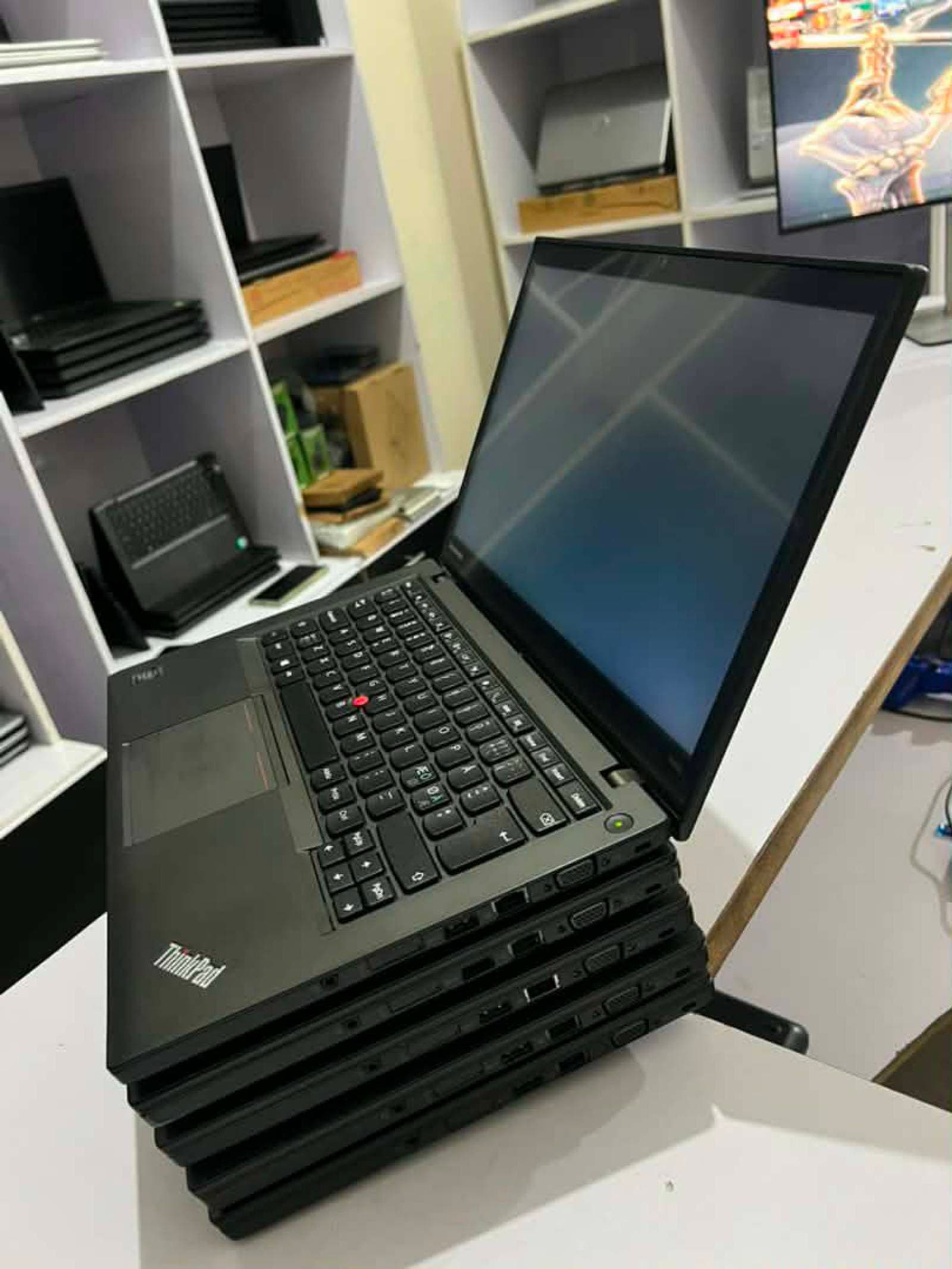 *Lenovo Thinkpad T440s*
🔺Intel core i7- 5300U processor(4CPUs)