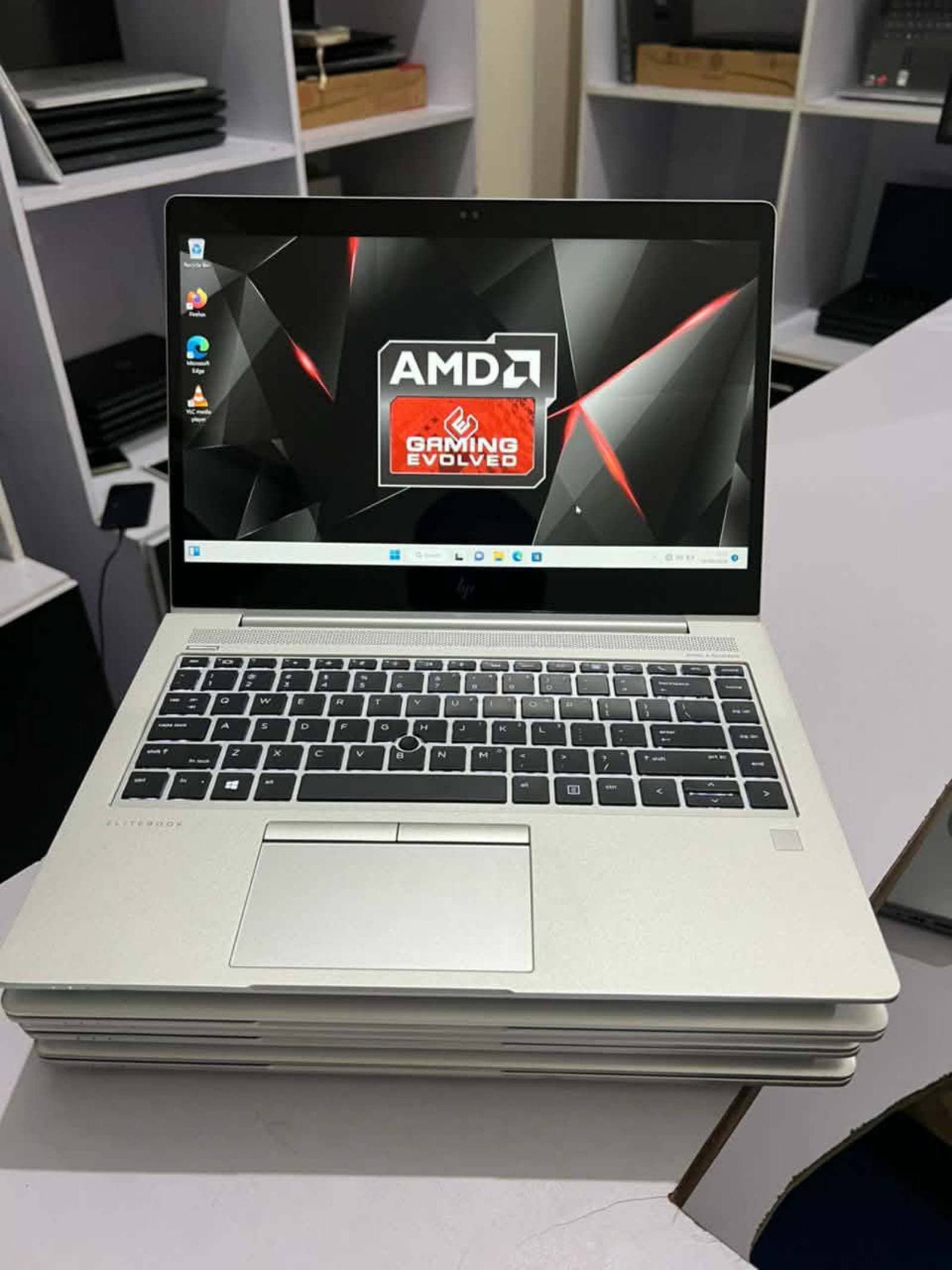 *🔥💻HP ELITEBOOK 745 G5 Ryzen 5 pro- 1Go dédié RADEON Vega 8 Graphics Ecran Tactile (TOUCHSCREEN)*🔥💻