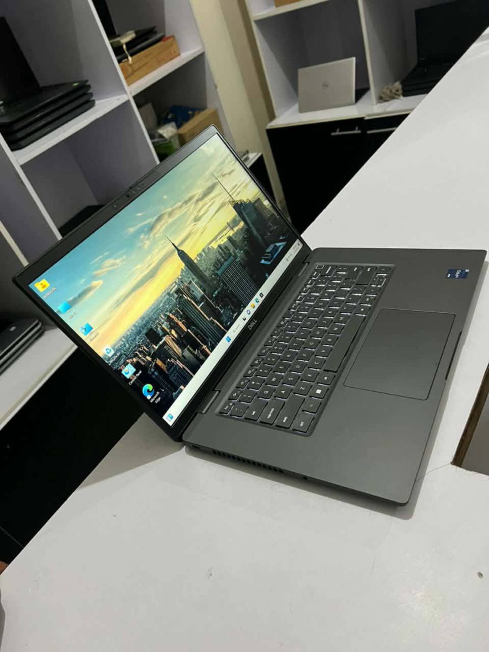 🤏🏾😎 *DELL LATITUDE 7530* 🤏🏾😎
🩵 *CPU*: 12th Gen Intel Core (TM) i7 - 1270p @2.20GHz up to 4.8GHz
🩵 *GPU*: Intel Iris Xe integrated