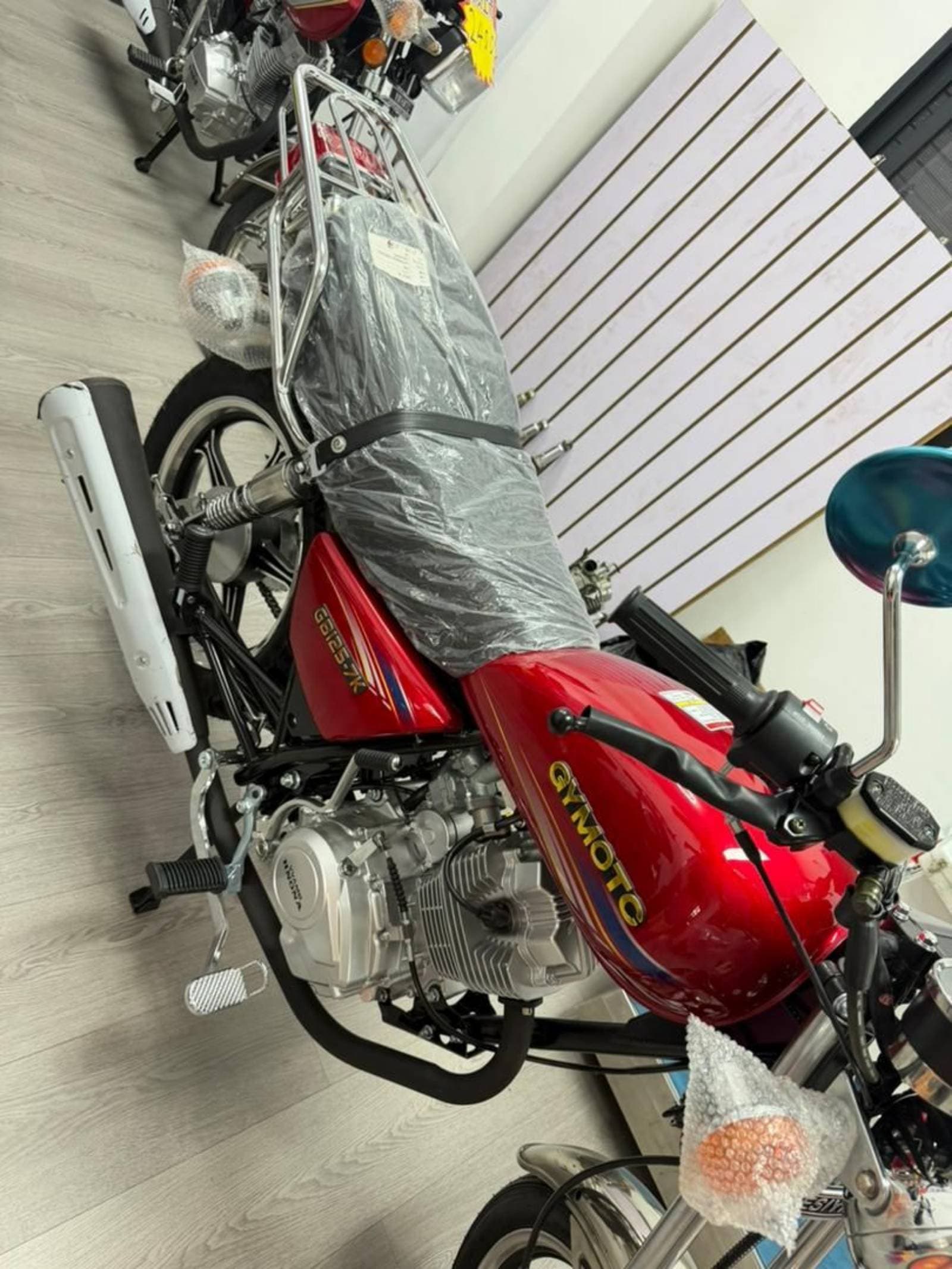MOTO Bike GS125-7k branded by GYMOTO