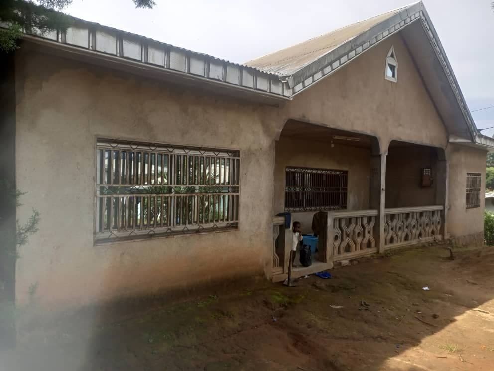 A BEAUTIFUL COMPOUND FOR SALE AT MILE 6 MANKON, BAMENDA*